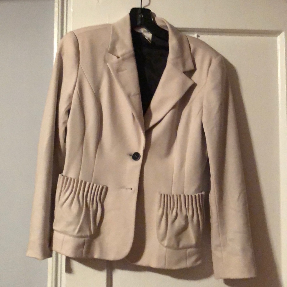 Diane von Furstenburg Wool Jacket . Outer pockets.